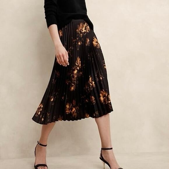 Banana Republic Dresses & Skirts - NWT $100 Banana Republic 8 Pleated Dark Floral MIDI Skirt Twee Career Old Money